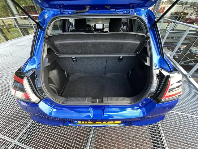 Suzuki Swift 1.2 Style Smart Hybrid 2025 Benzine 9