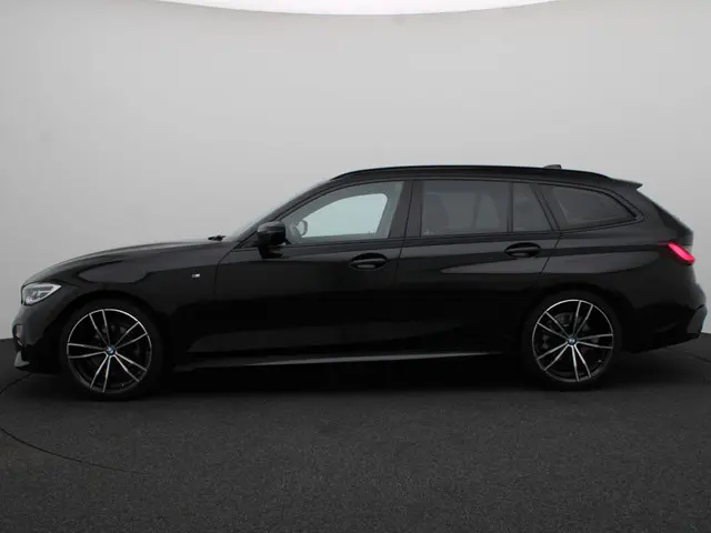 BMW 3 Serie Touring 318i 2021 Benzine 4
