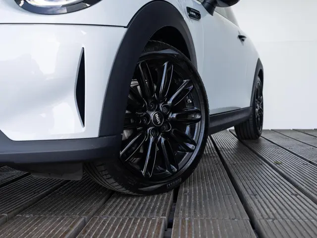 MINI 3-Deurs Cooper Aut. 2023 Benzine 13