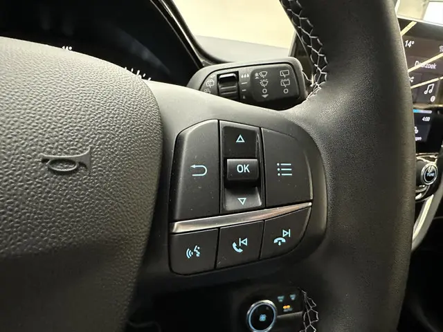 Ford Fiesta 1.0 EcoBoost Hybrid Titanium 2023 Benzine 24