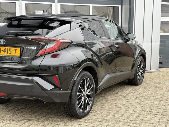 Toyota C-HR 1.8 Hybrid Executive 2019 Hybride Benzine 8