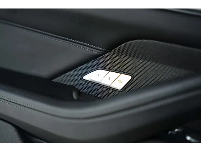 BMW M4 Cabrio xDrive Competition 2022 Benzine 46