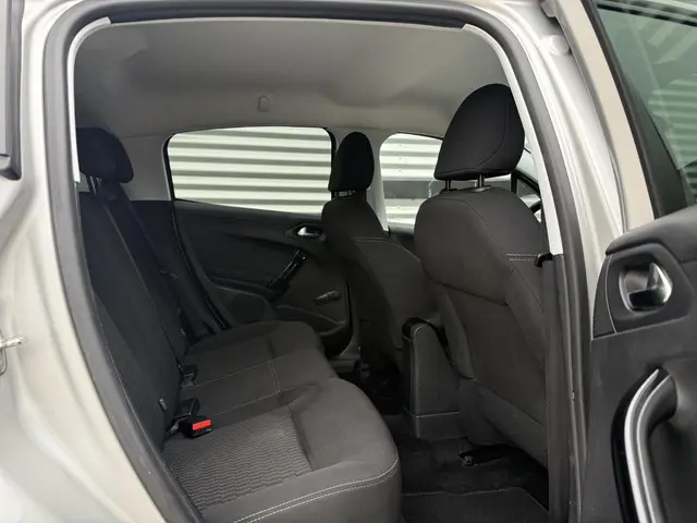 Peugeot 208 1.2 PureTech Style Pack 2015 Benzine 12