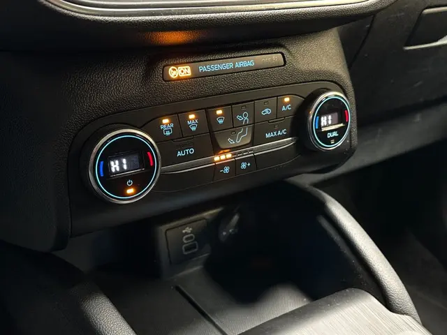 Ford Kuga 2.5 PHEV Titanium 2022 Hybride Benzine 9