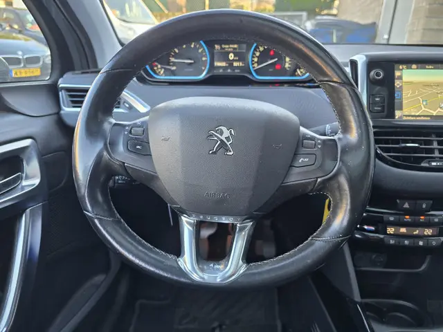 Peugeot 2008 1.2 PureTech Allure Pano, Navi 2016 Benzine 13