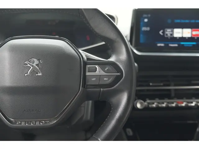 Peugeot 2008 PureTech 130 Allure 2020 Benzine 32
