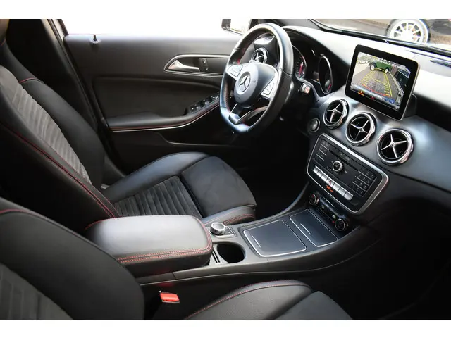 Mercedes-Benz GLA 180 AMG Night 2019 Benzine 55