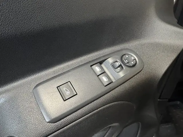 Opel Combo 1.5D L2H1 130pk Automaat Edition 2022 Diesel 25