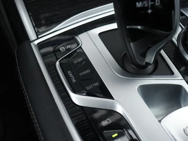 BMW 7 Serie 745e 2022 Hybride Benzine 23