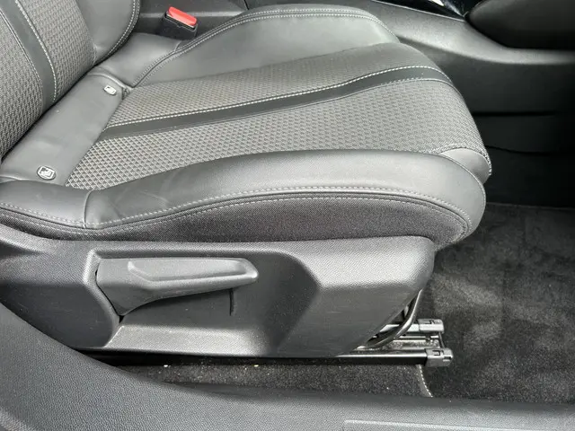 Peugeot 2008 1.2 Turbo 130 PK GT-Line 2020 Benzine 21