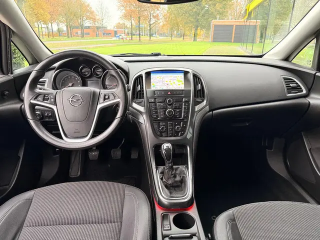 Opel Astra 1.4 Cosmo 2014 Benzine 9