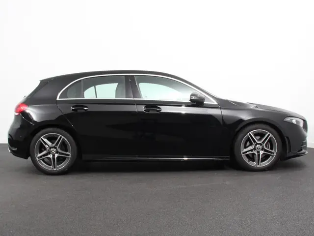 Mercedes-Benz A-Klasse 200 AMG Line 2022 Benzine 6