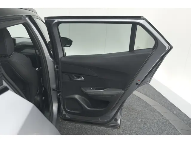 Peugeot 2008 Hybrid 136 e-DSC6 GT 2024 Hybride Benzine 72