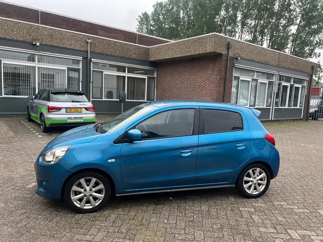 Mitsubishi Space Star 1.2 Intense+ 2013 Benzine 13