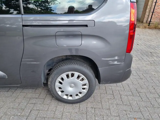 Opel Combo Tour 1.2 T. L2H1 Edit. 7p 2019 Benzine 3