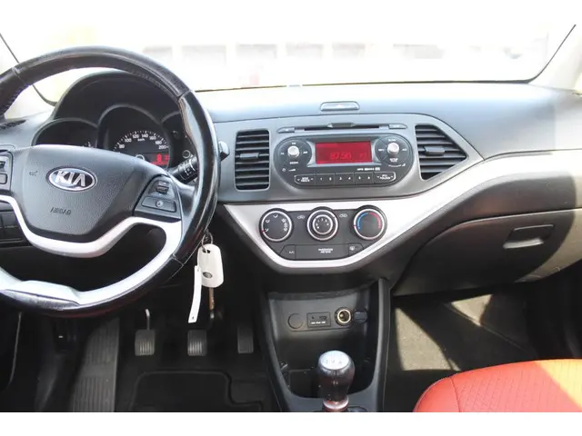 Kia Picanto 1.0 CVVT Design Edition 2013 Benzine 10