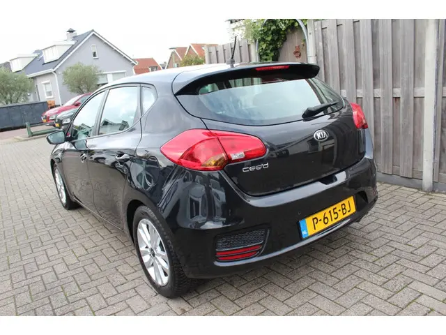 Kia cee'd 1.4 MPi ComfortLine Plus 2016 Benzine 4