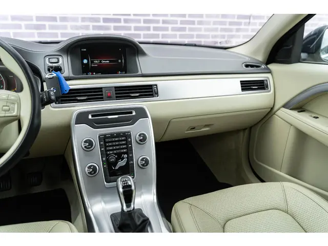 Volvo V70 2.0 T4 Inscription Edition 2015 Benzine 29