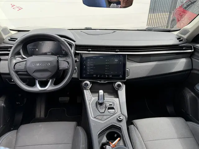 Lynk & Co 01 1.5 2025 Hybride Benzine 27