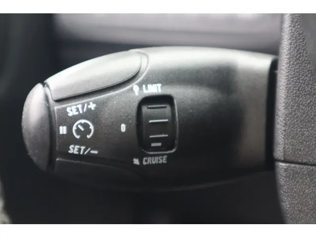Peugeot 2008 1.6 VTi Féline 2013 Benzine 18