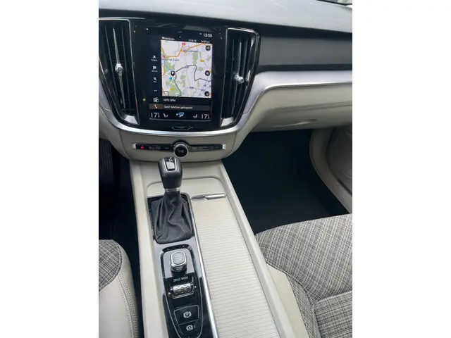 Volvo V60 2.0 T4 Momentum Pro 2019 Benzine 12