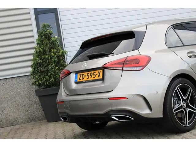 Mercedes-Benz A-Klasse 180 AMG 2019 Benzine 12