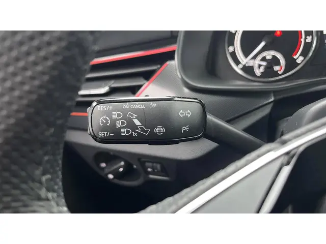 Škoda Kamiq 1.0 TSI Sport Business 2024 Benzine 19