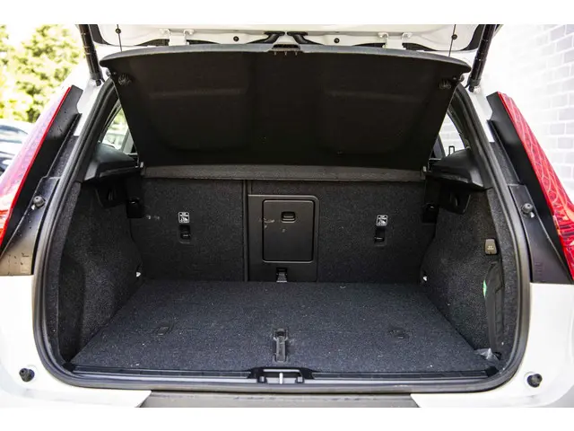 Volvo XC40 B4 Aut Plus Dark 2025 Benzine 29