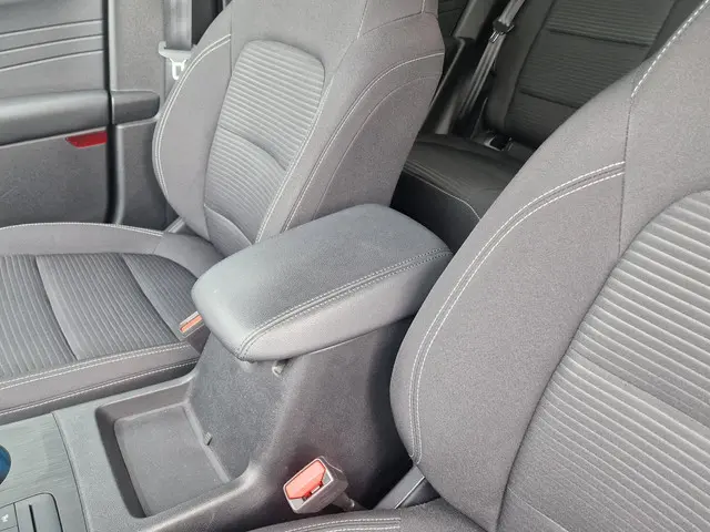 Ford Kuga 2.5 PHEV Titanium 2022 Hybride Benzine 7