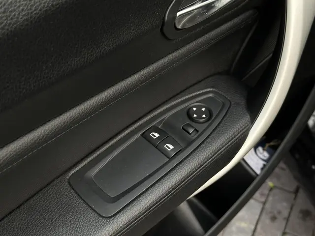 BMW 1 Serie 114i Business+ 2013 Benzine 14