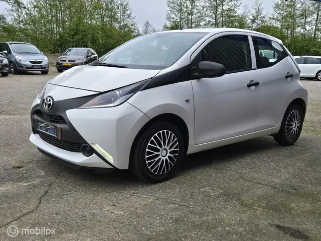 Toyota Aygo 1.0 VVT-i x, airco, 5drs 2017 Benzine 6