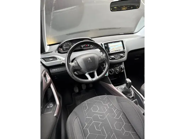 Peugeot 2008 1.2 PureTech Blue Lion 2016 Benzine 29
