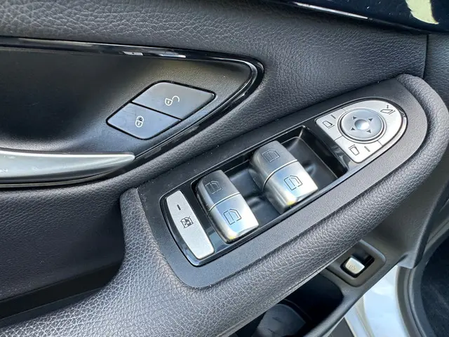 Mercedes-Benz GLC 220 d 4MATIC 2015 Diesel 18