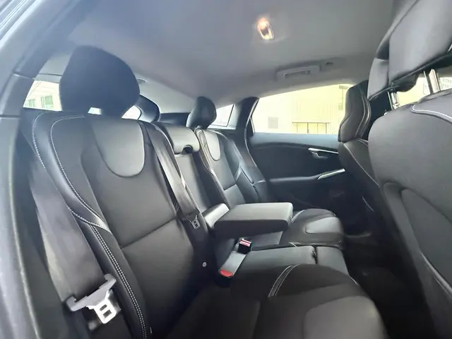 Volvo V40 2.0 T3 Nordic+ 114.000km dealer oh 2016 Benzine 23