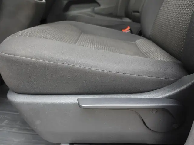 Volkswagen Transporter 2.0 TDI L2H1 2023 Diesel 31