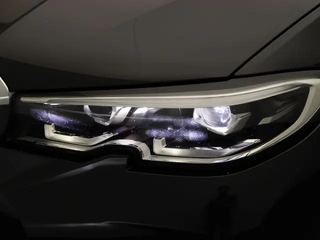 BMW 3 Serie 320i Touring 2020 Benzine 36