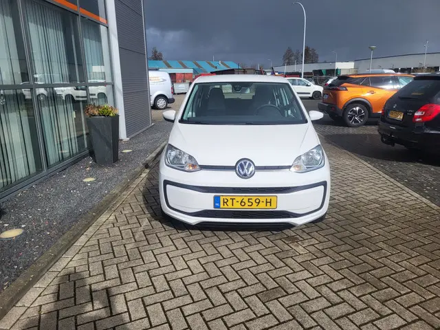 Volkswagen up! 1.0 BMT move up! 2018 Benzine 3