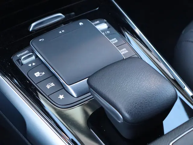 Mercedes-Benz GLB 180 Luxury Line 2023 Benzine 27