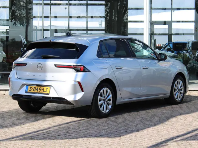 Opel Astra 1.2T 110 EDITION 2023 Benzine 6