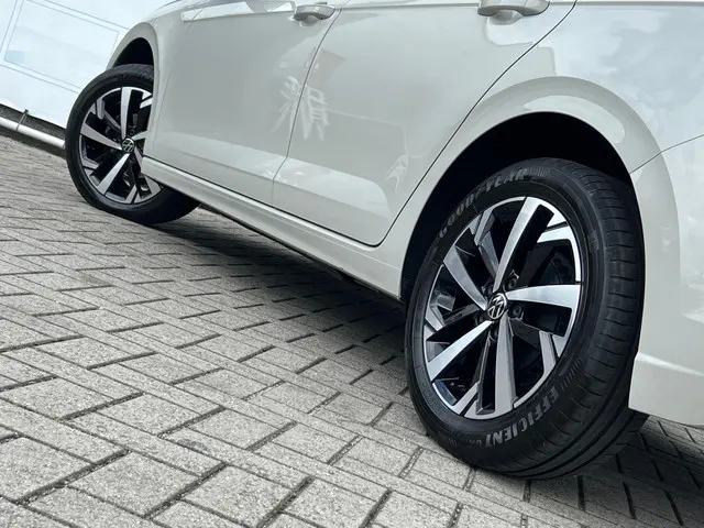 Volkswagen Polo 1.0 TSI Style 2022 Benzine 12