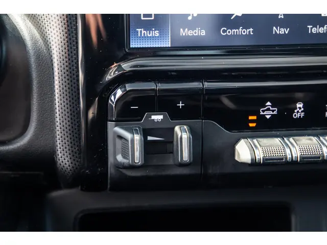 Dodge Ram 1500 5.7 V8 4x4 Crew Cab Limited 2024 Benzine 89