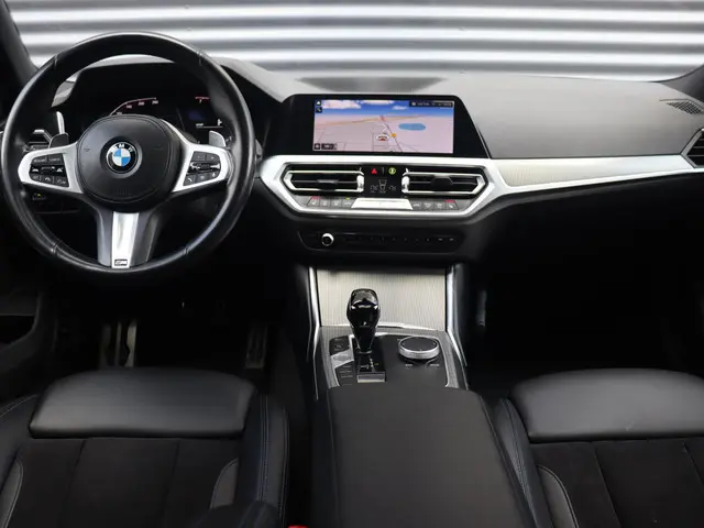 BMW 3 Serie Sedan 318i 2021 Benzine
