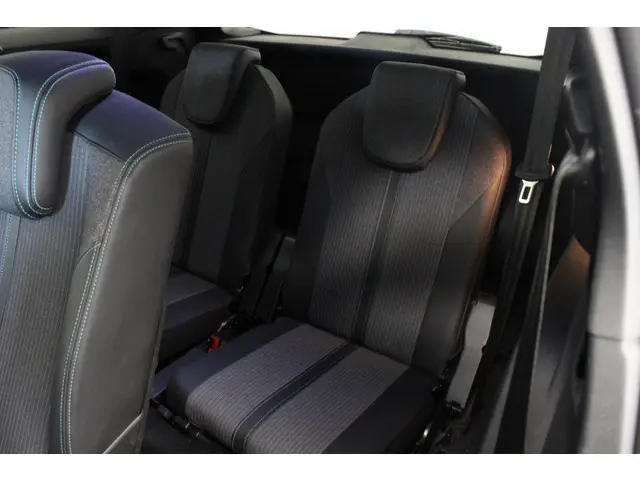 Peugeot 5008 1.2 PureTech Allure Pack 2022 Benzine 14