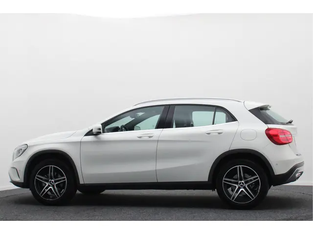 Mercedes-Benz GLA 180 Ambition Automaat 2015 Benzine 16