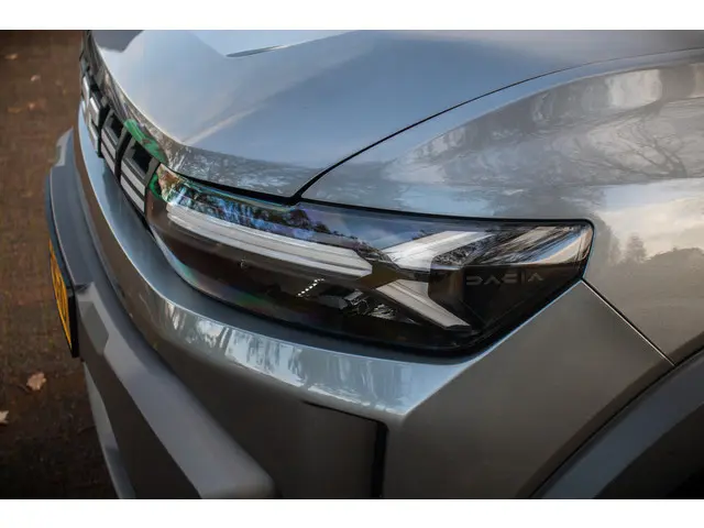 Dacia Duster extreme hybrid 140 2024 Hybride Benzine 25