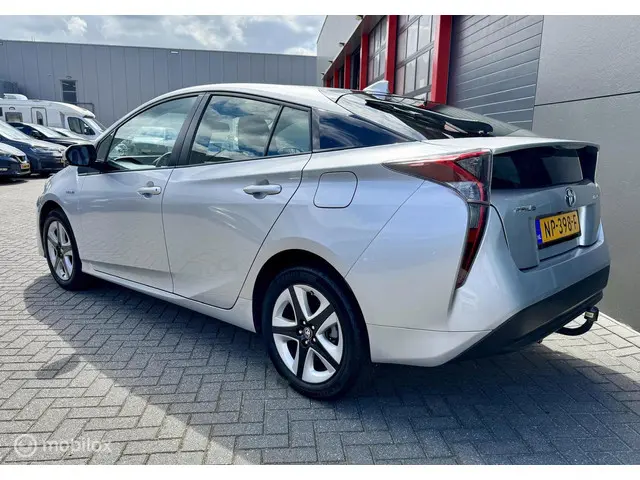 Toyota Prius 1.8 Dynamic 2017 Hybride Benzine 7