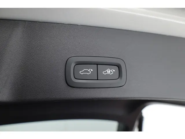 Volvo XC40 2.0 B3 Ultra Dark 2025 Hybride Benzine 40