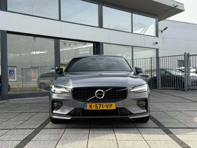 Volvo S60 2.0 B3 Aut. 163pk MHEV R-Design 2021 Benzine 8