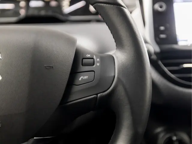 Peugeot 208 1.2 PureTech Sport 2019 Benzine 19