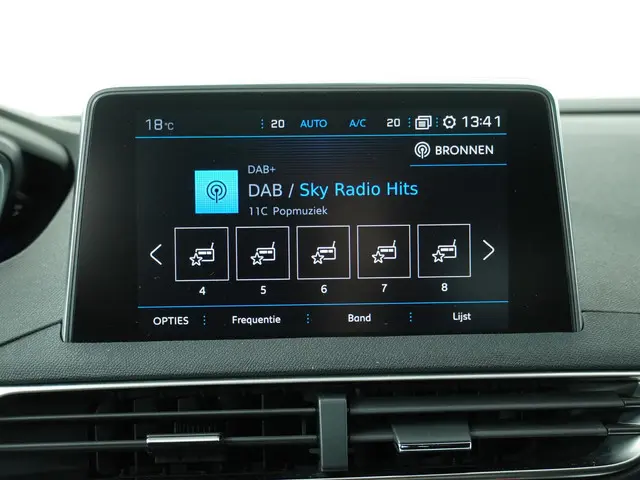 Peugeot 3008 1.6 e-THP GT Line 2018 Benzine 19